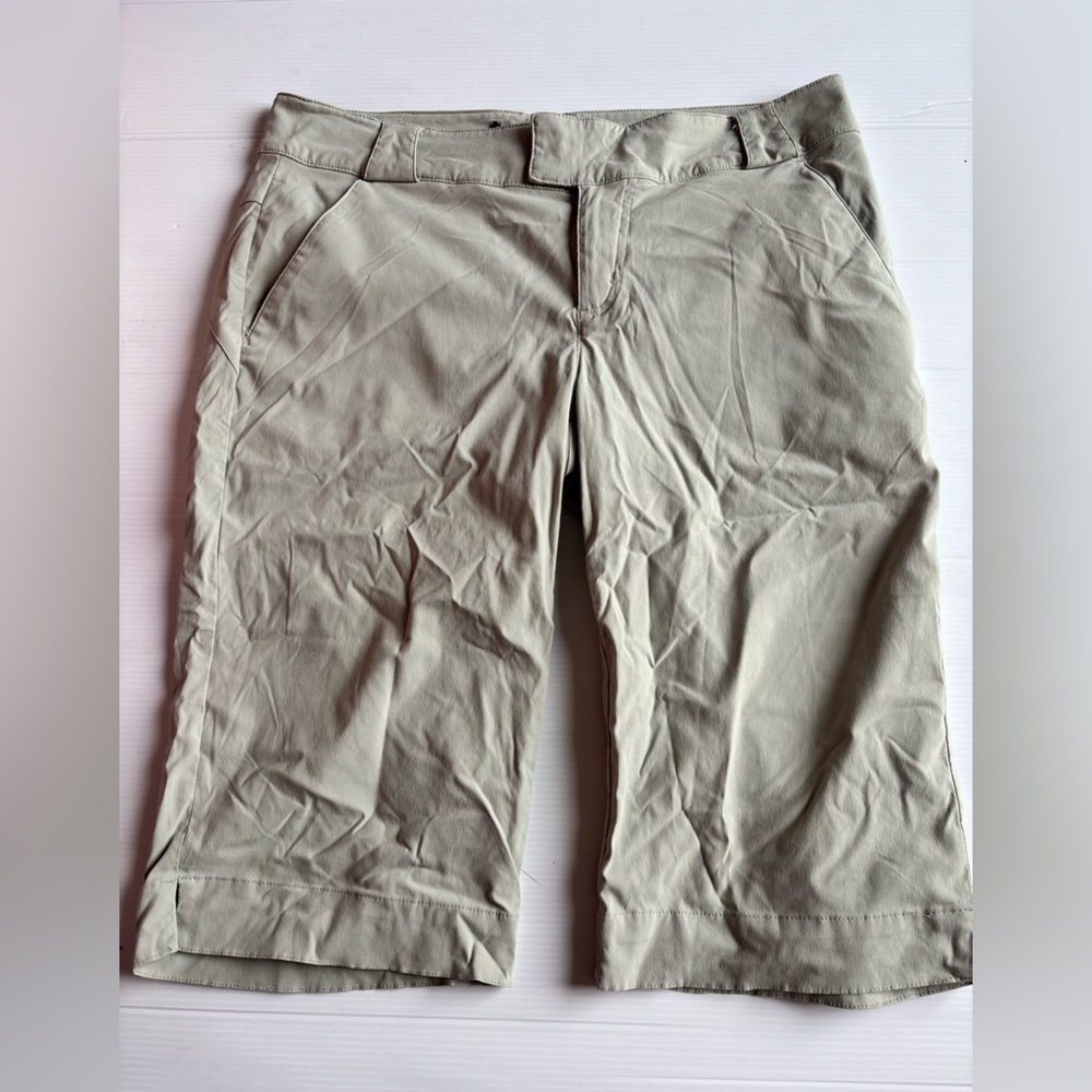 Columbia Cream Bermuda Shorts Women's Size 6